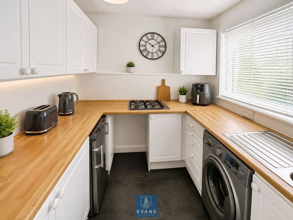 Property photo 2 of 9 Kitchen