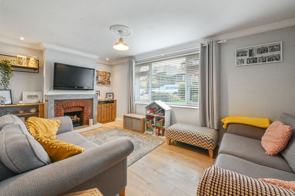 Property photo 3 of 19 4702052