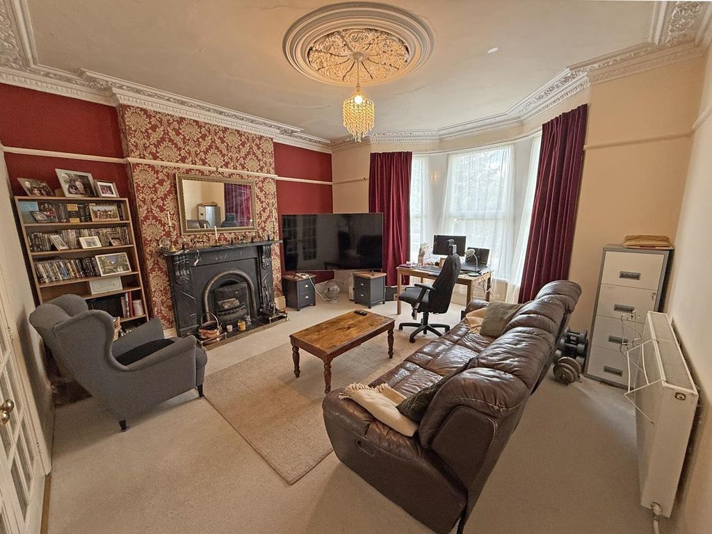 Property photo 2 of 18 Desborough Road 32 - Lounge Front.Jpg