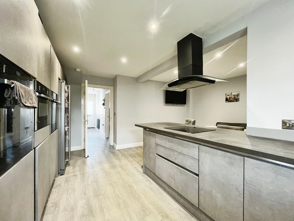 Property photo 2 of 27 4048256
