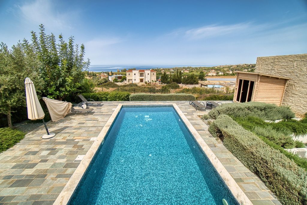 Property photo 3 of 43