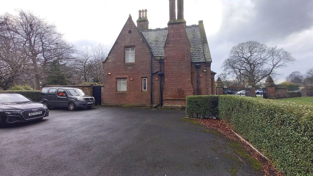 Property photo 3 of 12