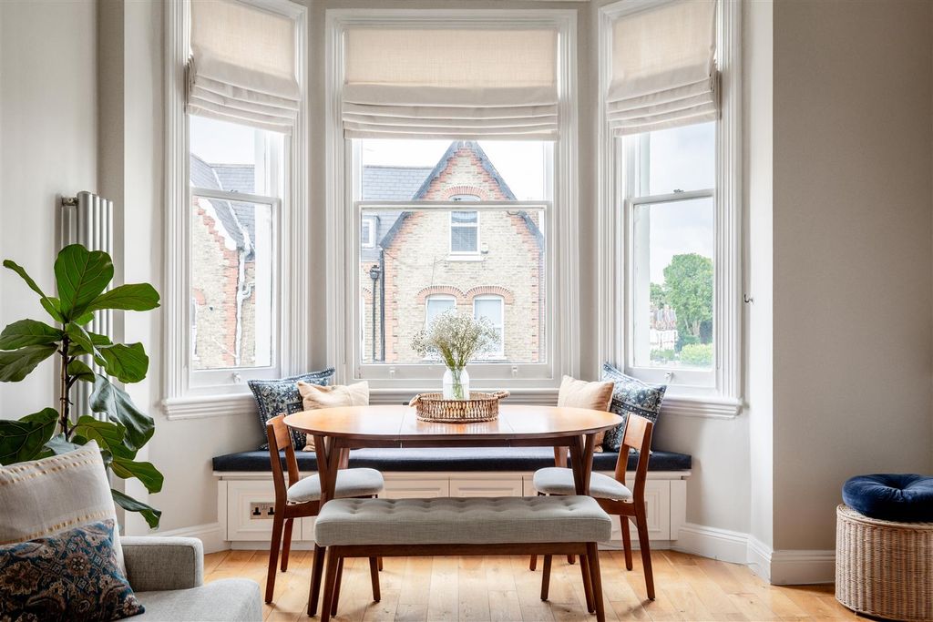 Property photo 3 of 12 F3 8 Marlborough Road-15.Jpg