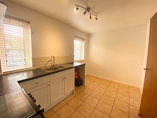 Property photo 1 of 7 Kitchen