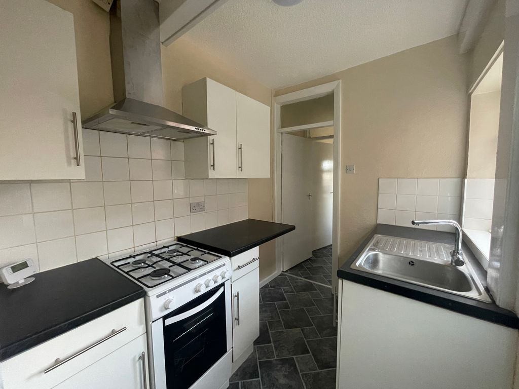 Property photo 3 of 8 Kitchen