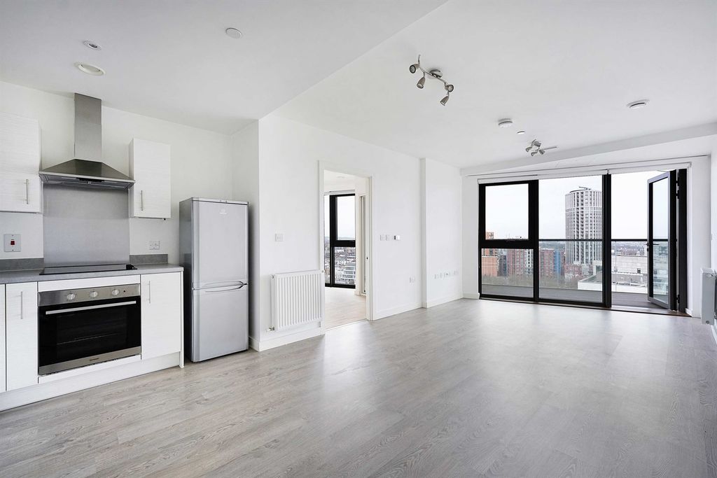 Property photo 1 of 15 (Main)
