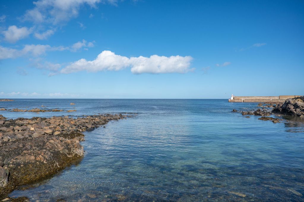 Property photo 2 of 20 Sea View