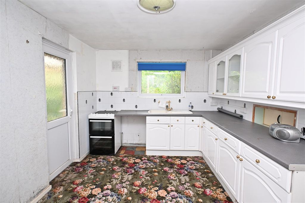 Property photo 2 of 17 Kitchen