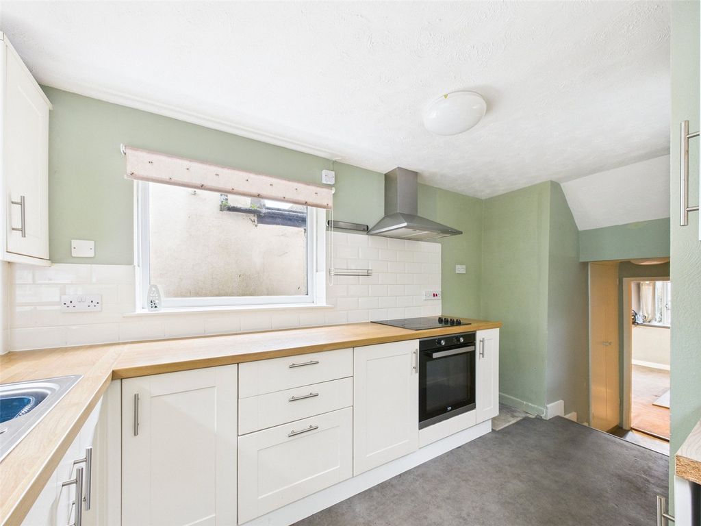 Property photo 2 of 10 Kitchen