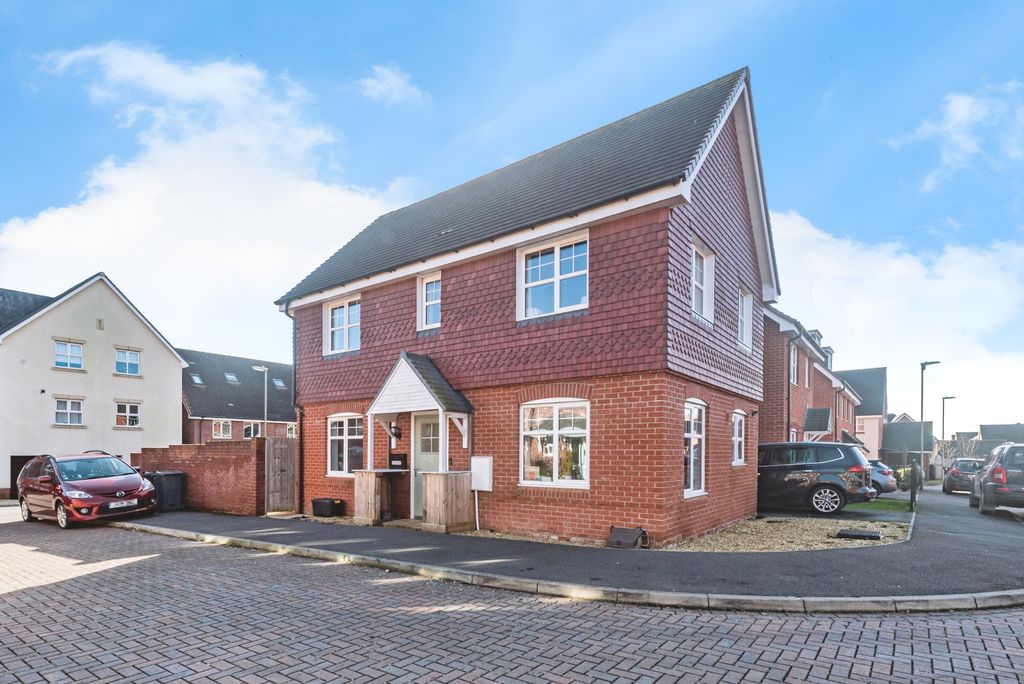 Property photo 1 of 20 Front