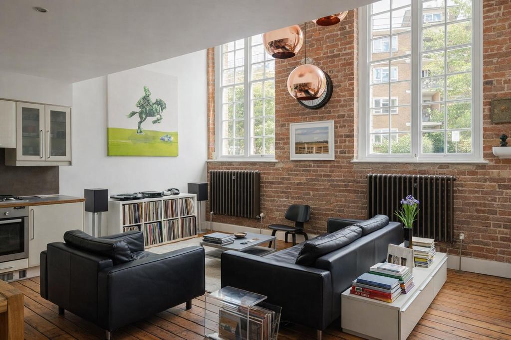 Property photo 2 of 17 Living2.Png