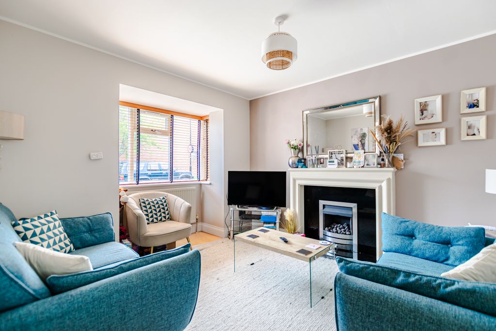 Property photo 2 of 20 Lounge1