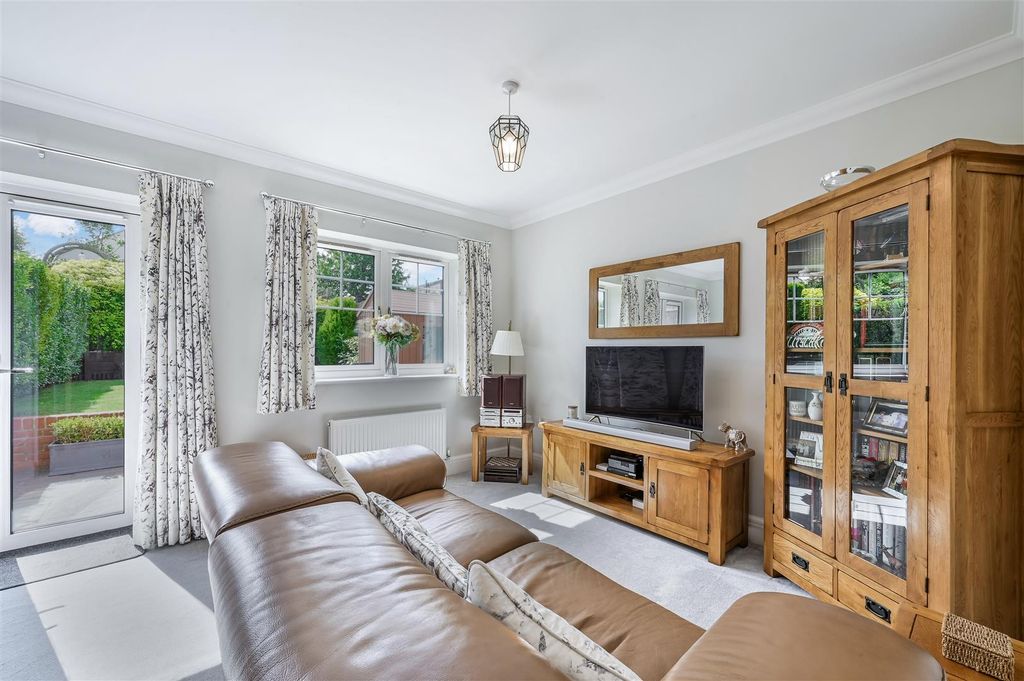 Property photo 2 of 14 Osborne Close-11.Jpg
