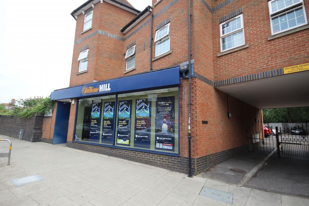 Property photo 1 of 5 Greenfrod Road, Harrow, Middlesex Ha1 3Qp