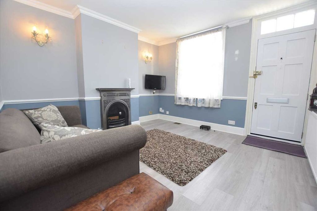 Property photo 3 of 11
