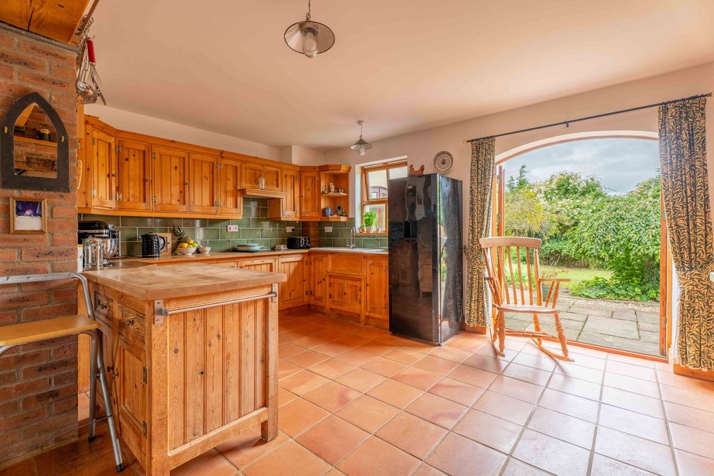 Property photo 2 of 39