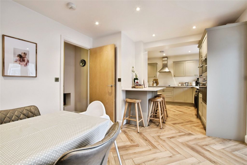 Property photo 3 of 22 Picture No. 17