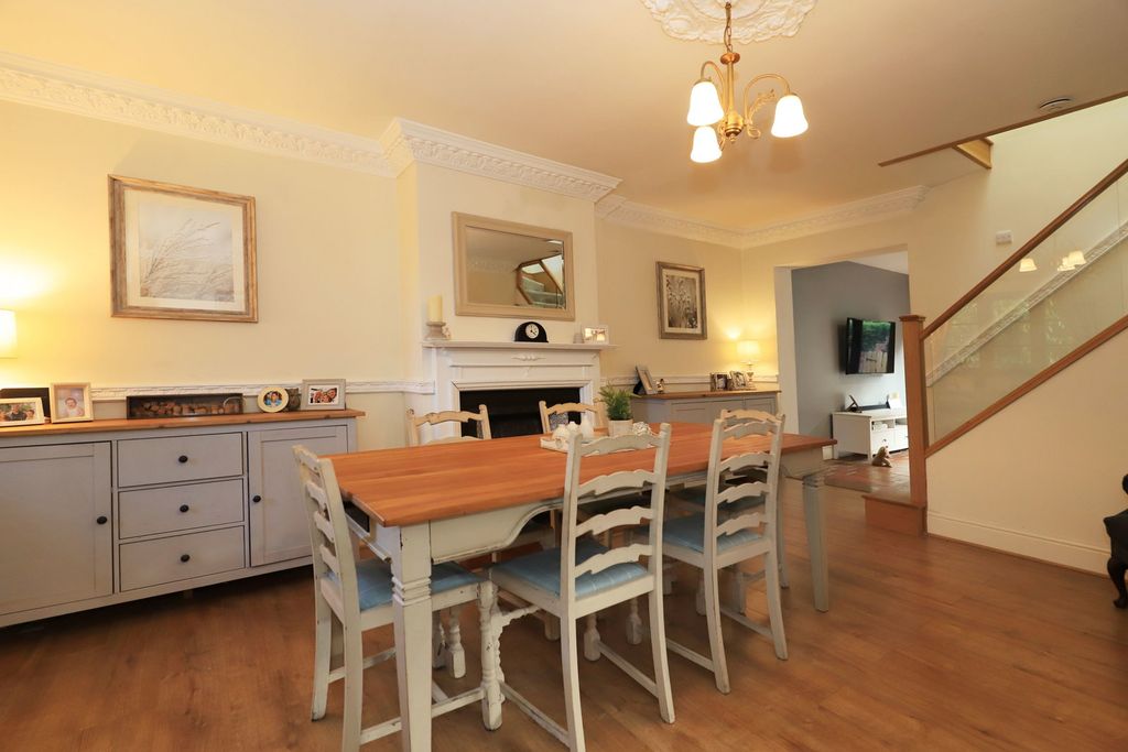 Property photo 3 of 48