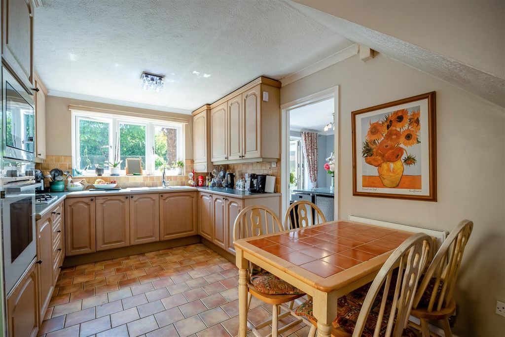 Property photo 3 of 20 8692531-Interior06.Jpg