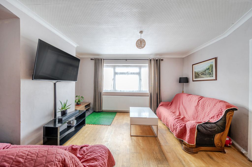 Property photo 3 of 14 1348380-7-68Beb7d...