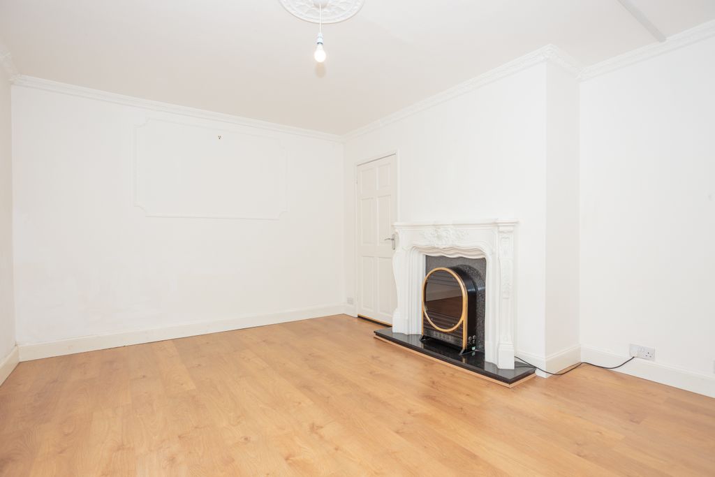 Property photo 3 of 25 Living Room 2