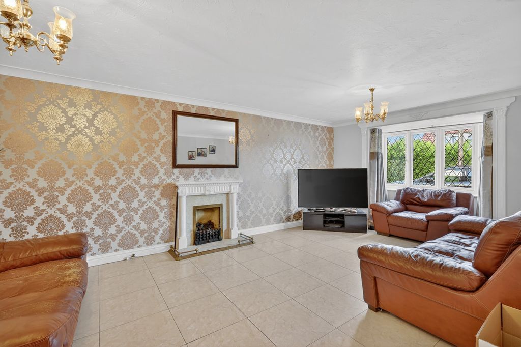 Property photo 3 of 18