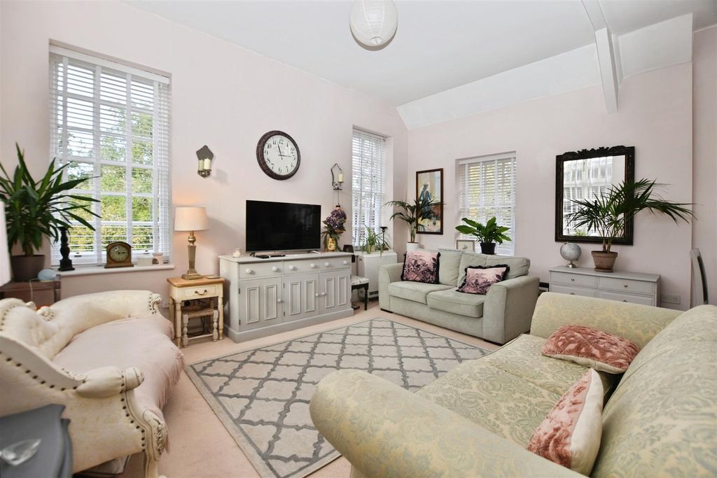 Property photo 2 of 9 Living/ Kitchen, Diner