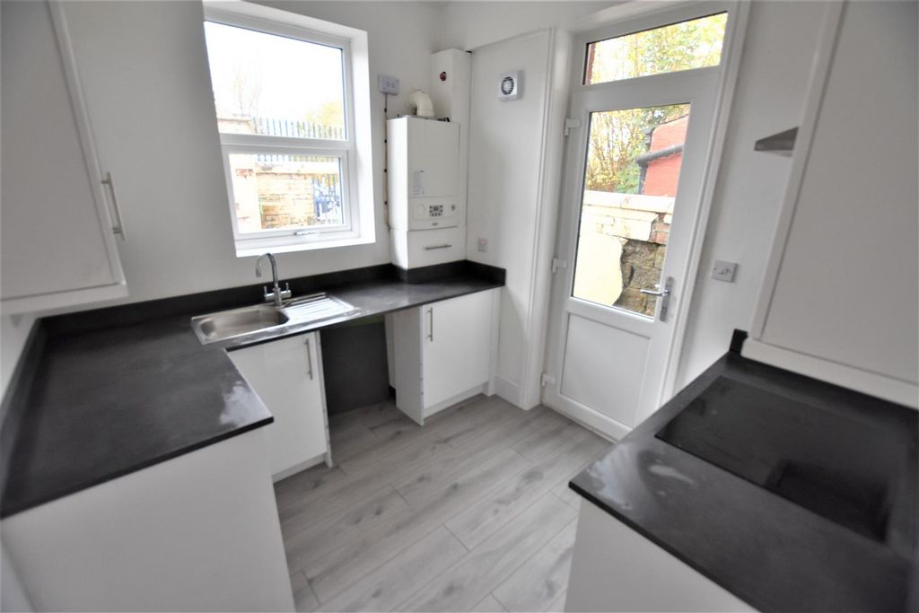 Property photo 2 of 7 Kitchen