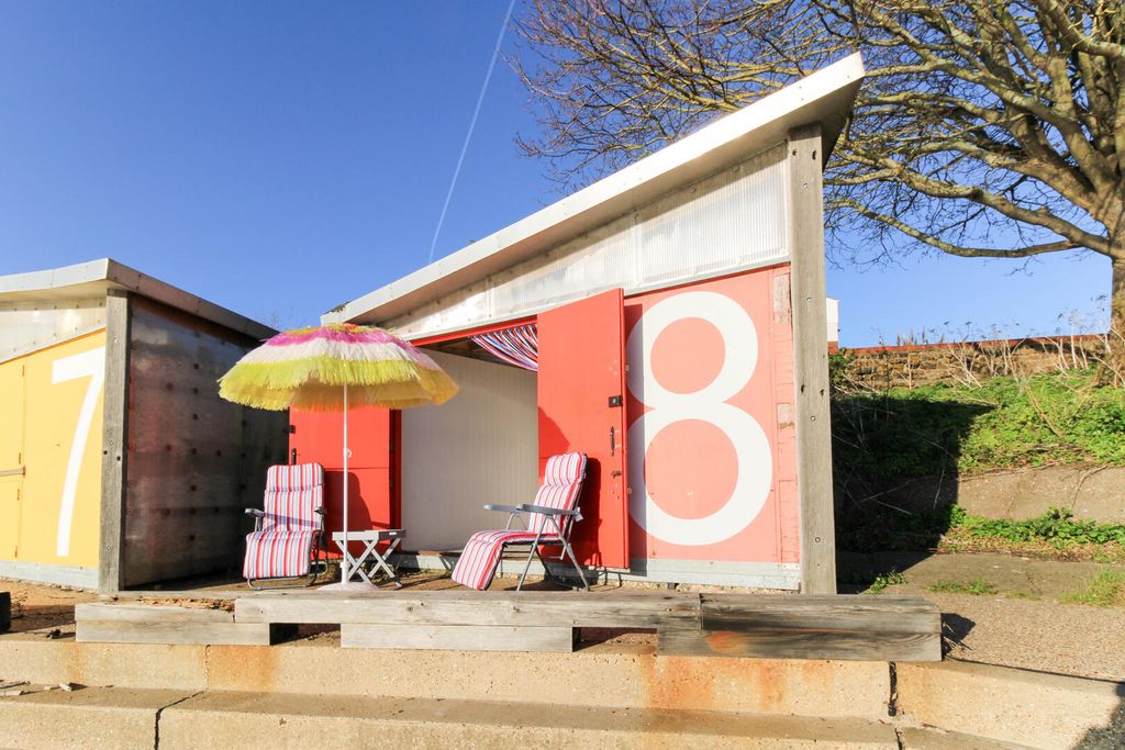 Property photo 1 of 9 Exterior