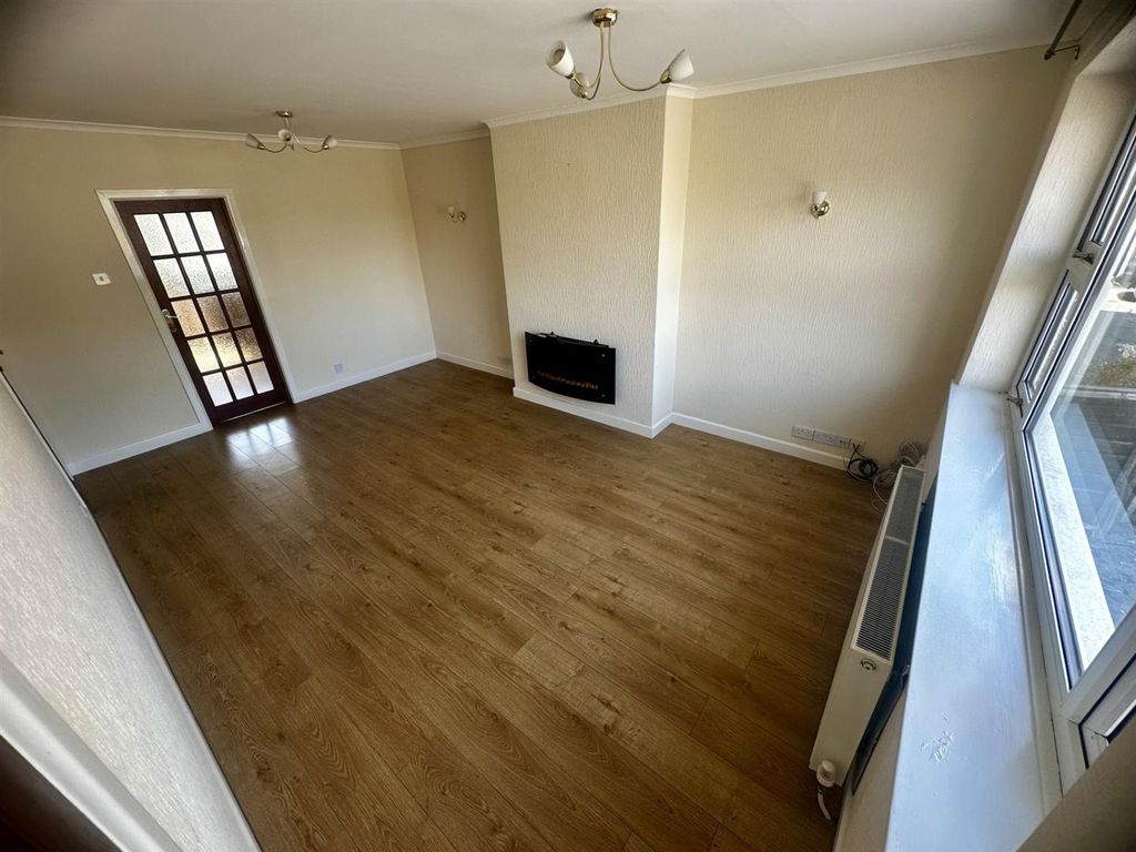 Property photo 2 of 6 Lounge