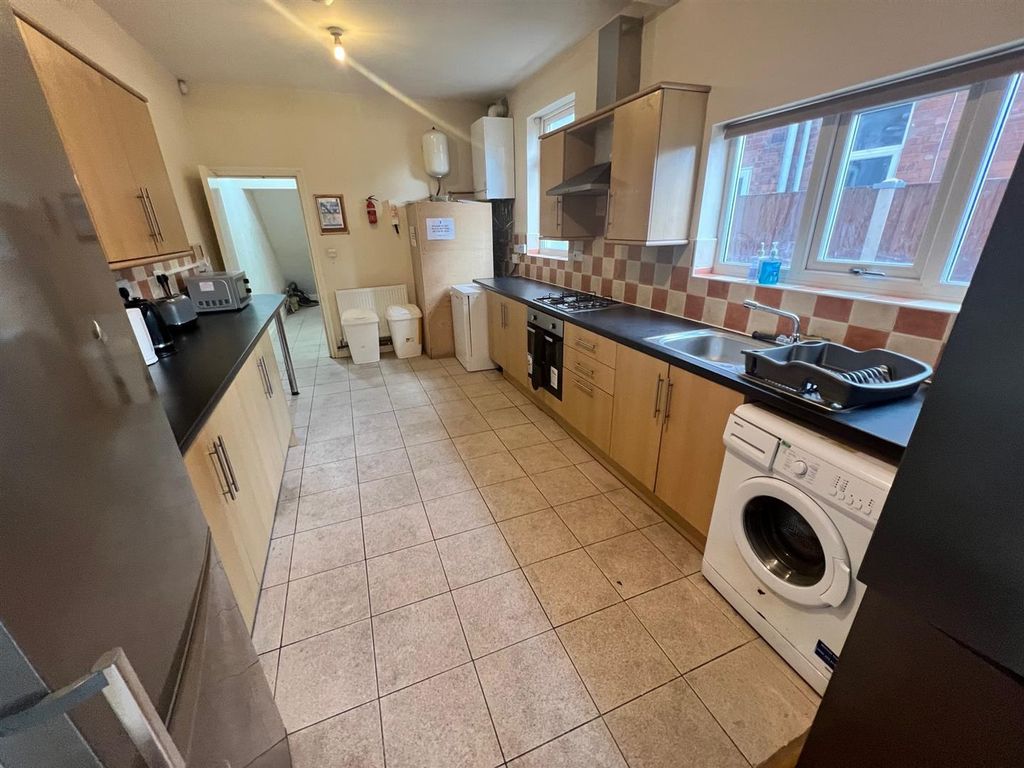 Property photo 3 of 8 188-Kitchen2.Jpeg