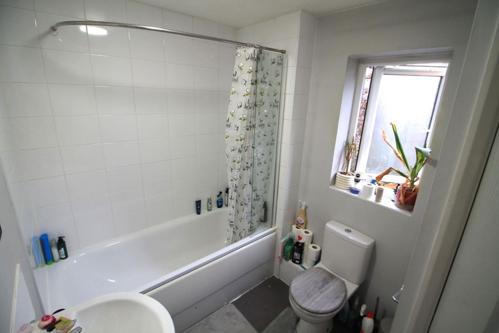 Property photo 2 of 6 Bathroom.Jpg