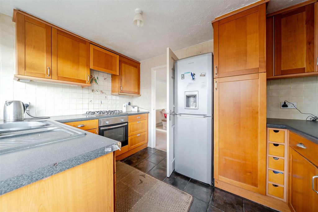 Property photo 3 of 17 Kitchen