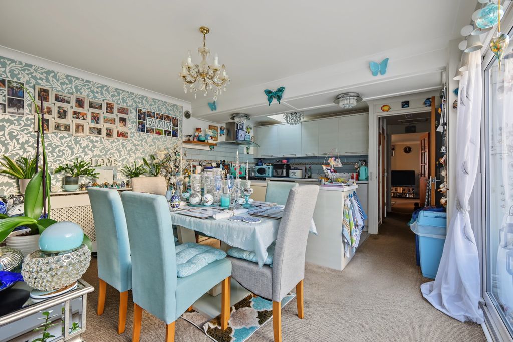Property photo 3 of 16 5562015