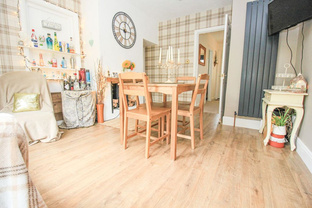 Property photo 2 of 25