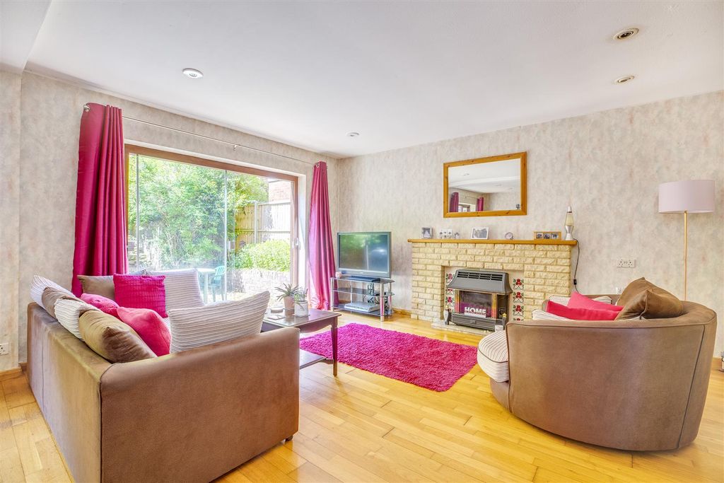 Property photo 3 of 16 39 Eastern Dene, Hp15 7Bs-7.Jpg