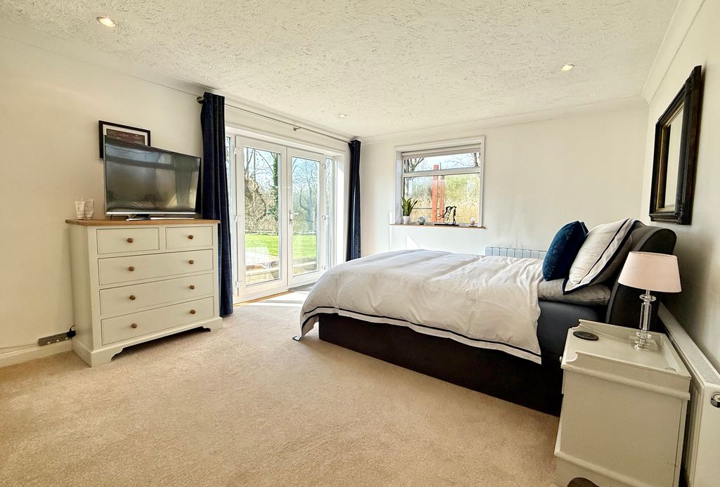 Property photo 3 of 24