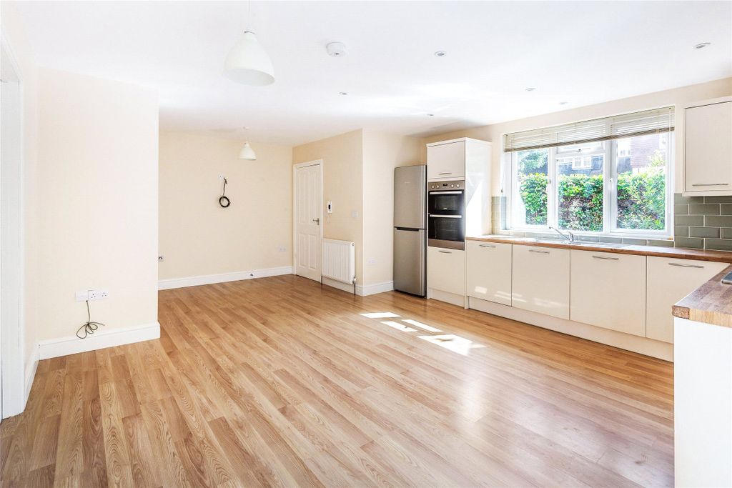 Property photo 3 of 12 Picture No. 11