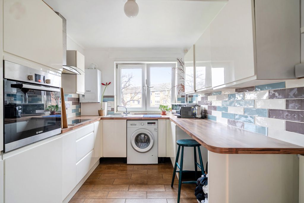 Property photo 2 of 11 1417712-9-699c8A1...