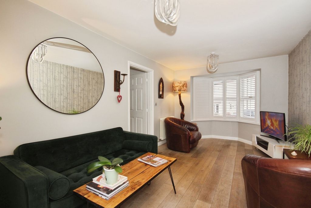 Property photo 3 of 20 Pbox-Img.Jpg