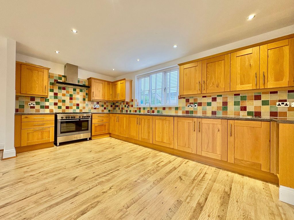 Property photo 2 of 23