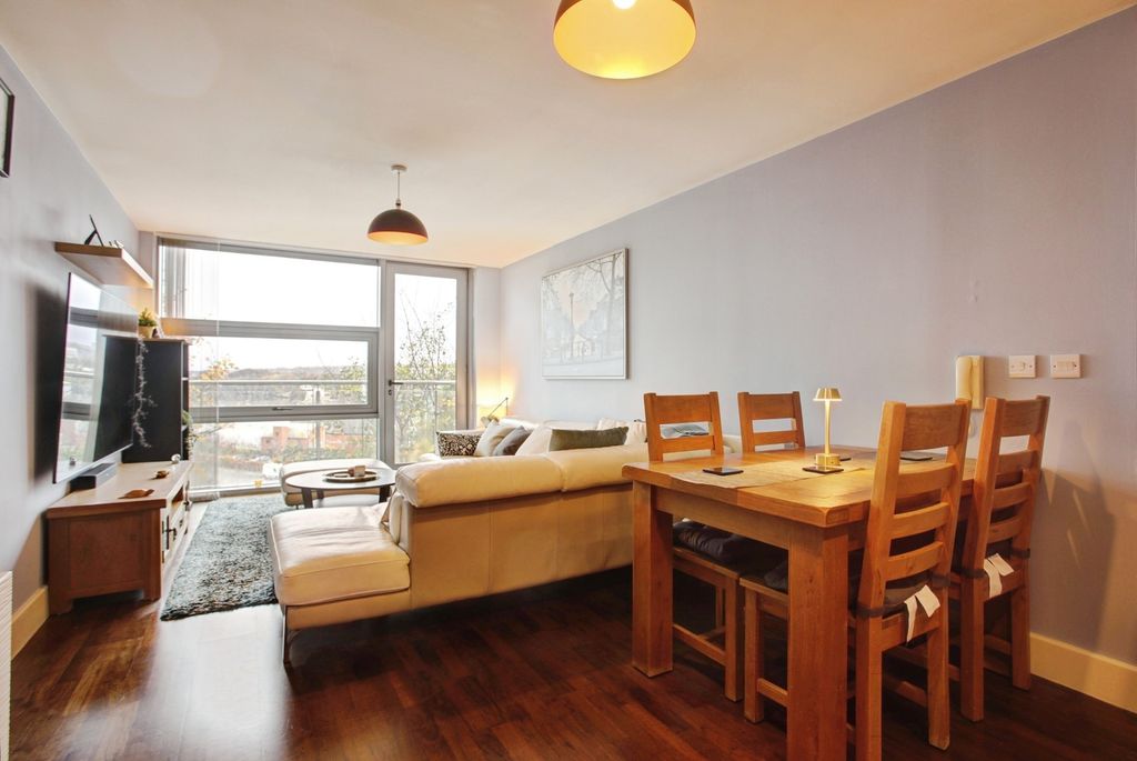 Property photo 2 of 12 Pbox-Img.Jpg