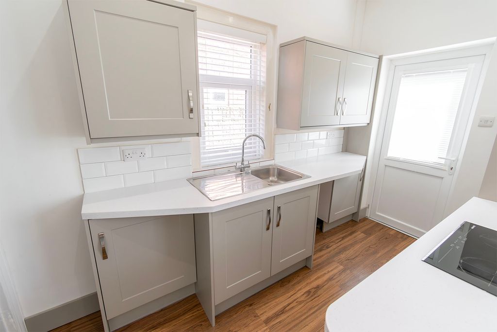 Property photo 3 of 12 Kitchen