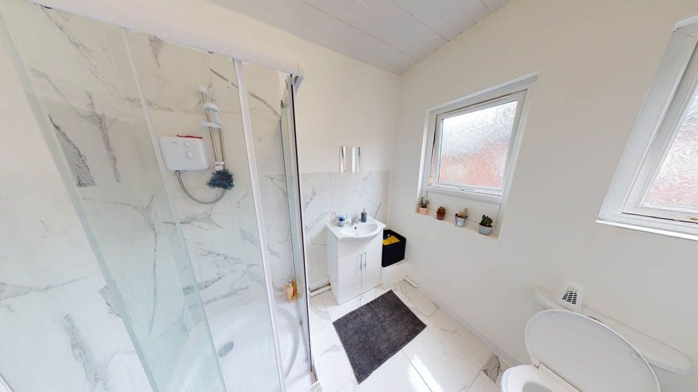 Property photo 1 of 9 Bright And Modern Bathroom Suite Featuring A Spaci...