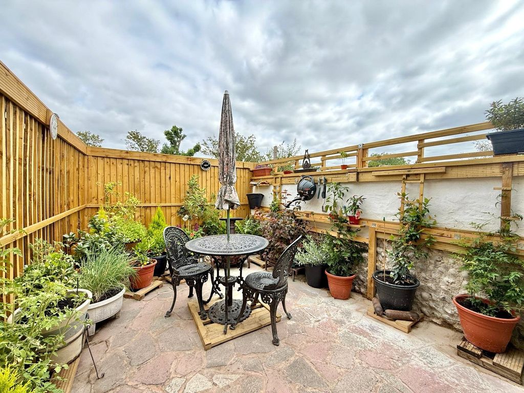 Property photo 3 of 12 Picture No. 17
