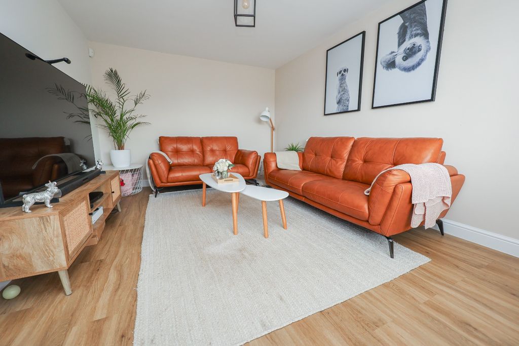 Property photo 3 of 20 4379334