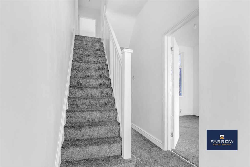 Property photo 2 of 22 Hallway