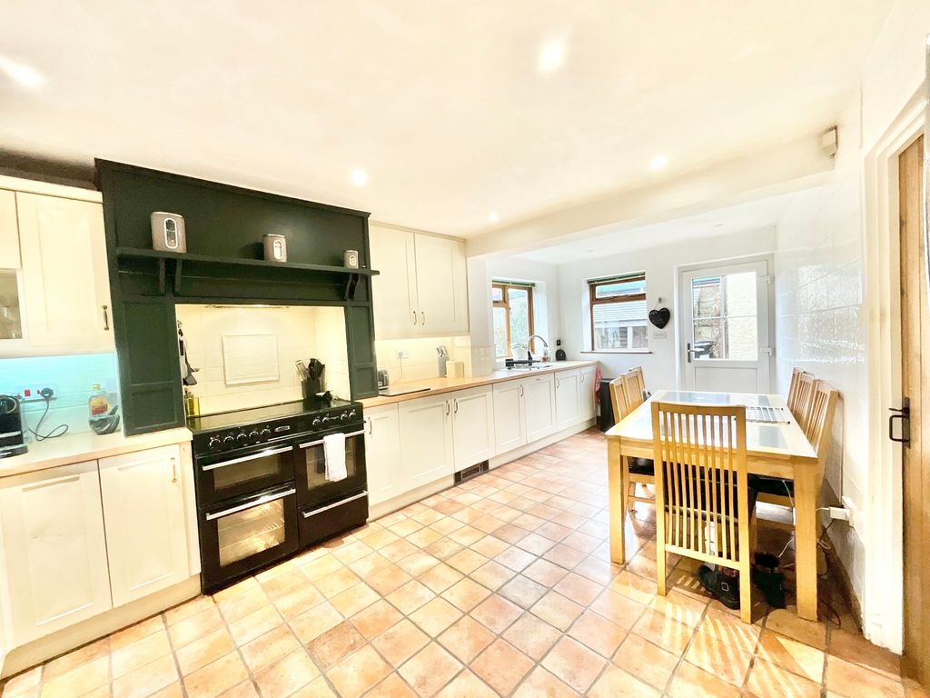 Property photo 3 of 23