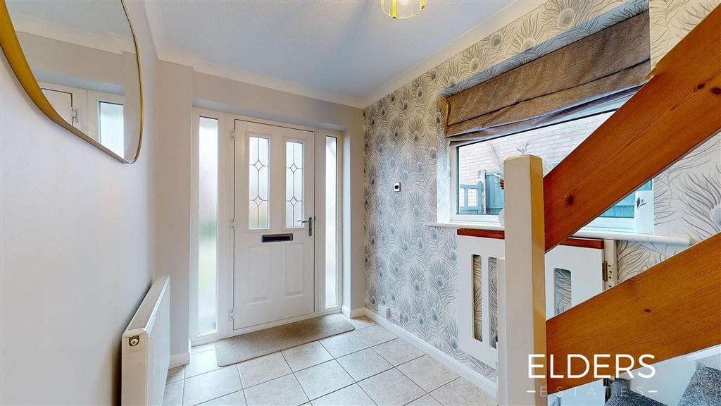 Property photo 2 of 20 Entrance Hall