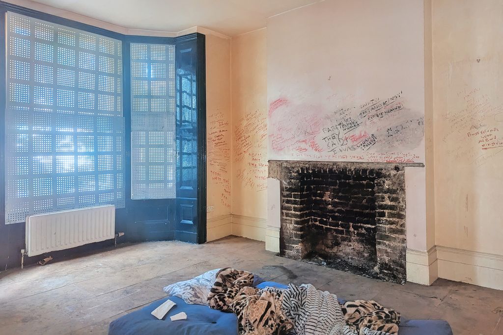 Property photo 3 of 10 Flat B, 527 Chiswick High Road, Chiswick, London W4 3Ay